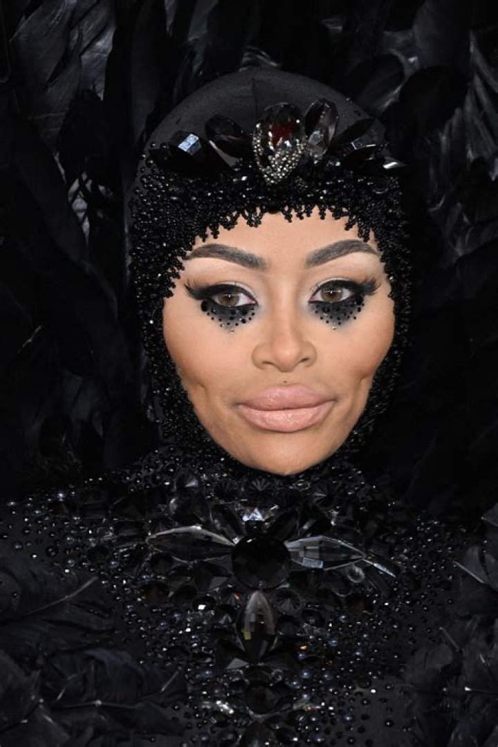 9 Glossy Goth Makeup Looks That Dominated The 2023 Grammys